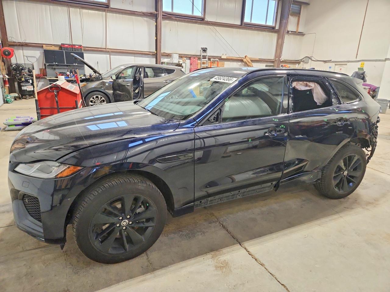 SADCT2EX5RA721495 · 2024 JAGUAR F-PACE