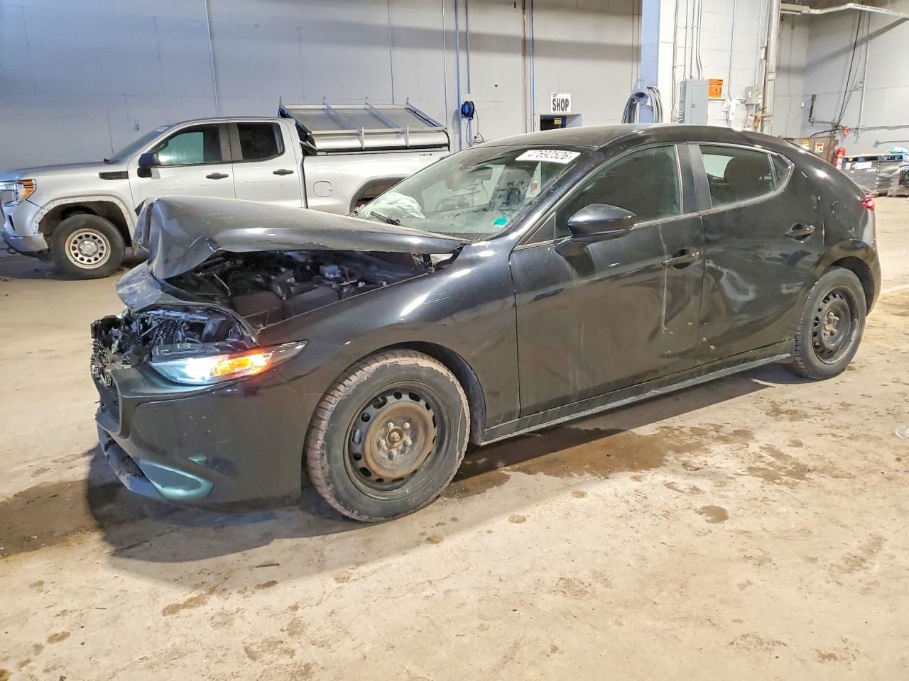 JM1BPAK71M1303812 · 2021 MAZDA 3