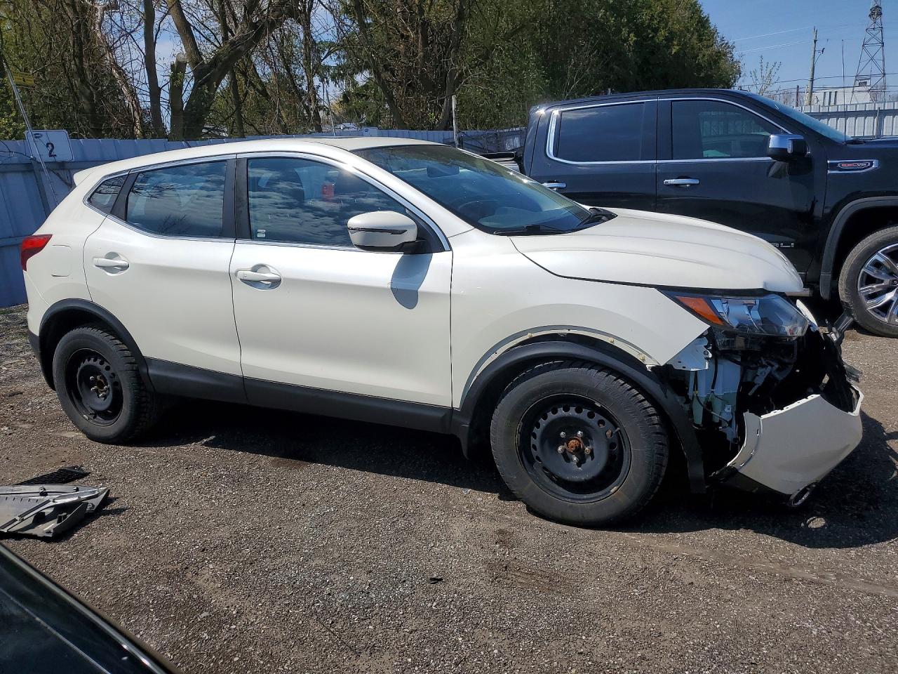 JN1BJ1CP2HW019424 · 2017 NISSAN ROGUE SPORT · 4/14
