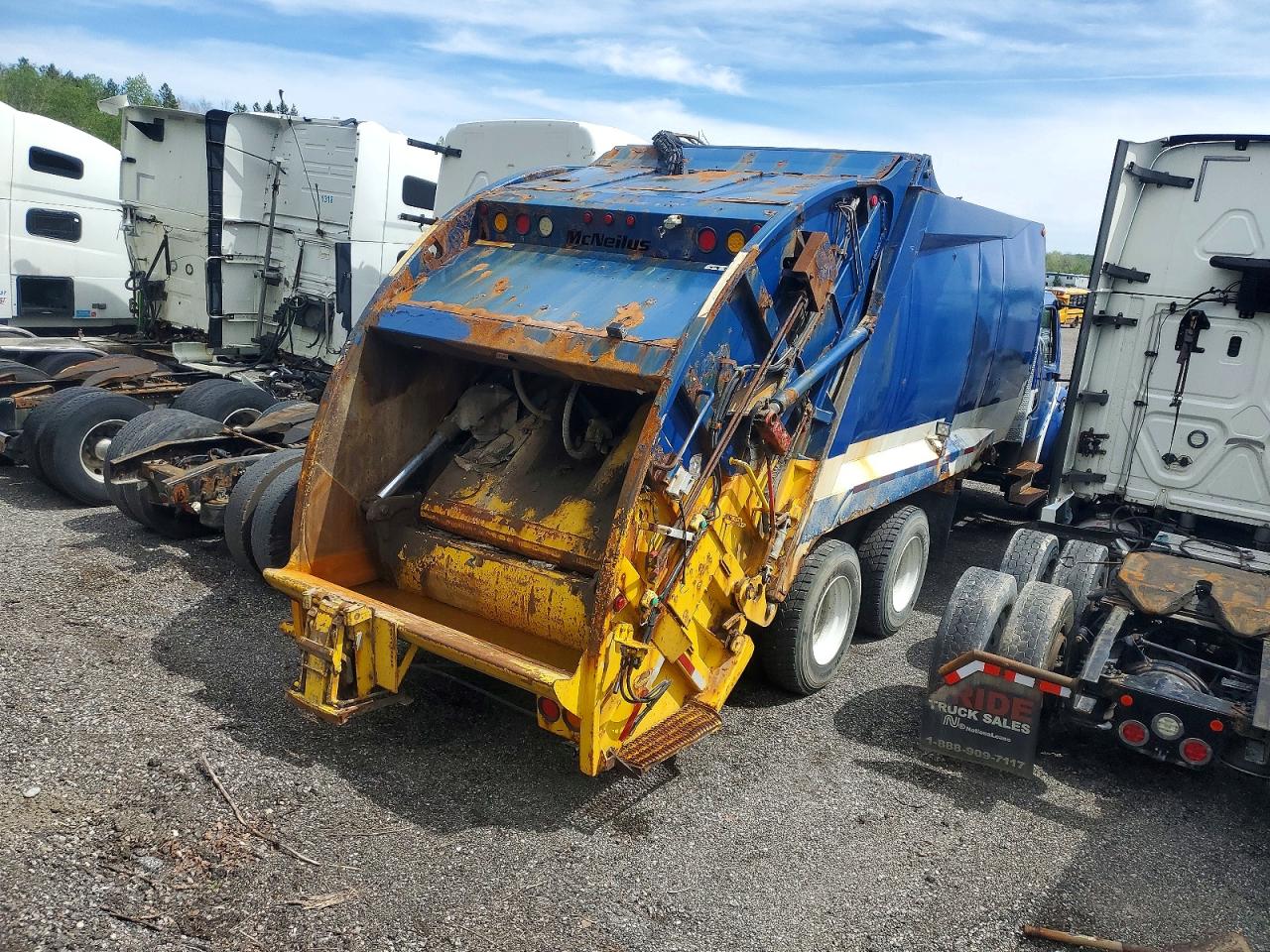 1FVHCYBSXBDAZ4611 · 2011 FREIGHTLINER M2 · 4/10
