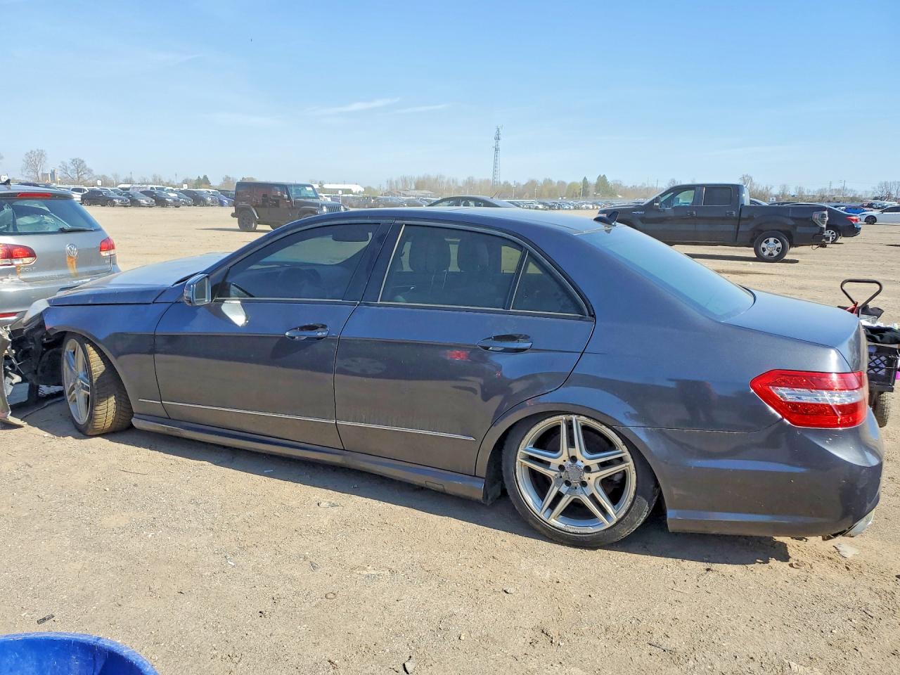 WDDHF9AB8BA512758 · 2011 MERCEDES-BENZ E · 2/12