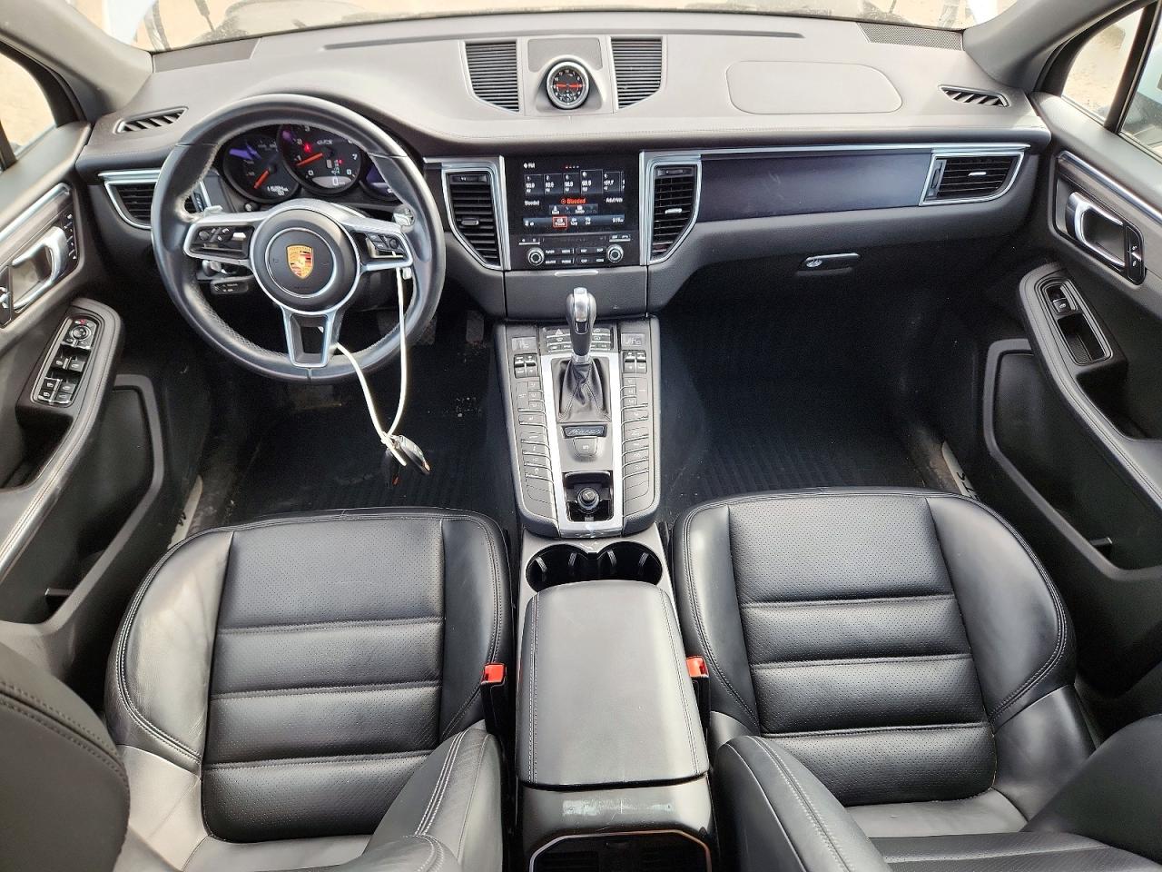 WP1AG2A52HLB53395 · 2017 PORSCHE MACAN · 8/13