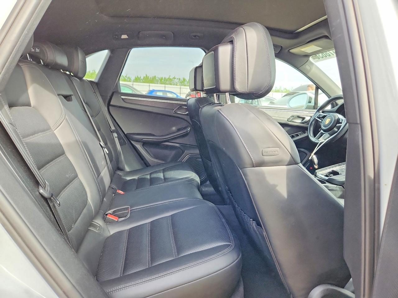 WP1AG2A52HLB53395 · 2017 PORSCHE MACAN · 11/13