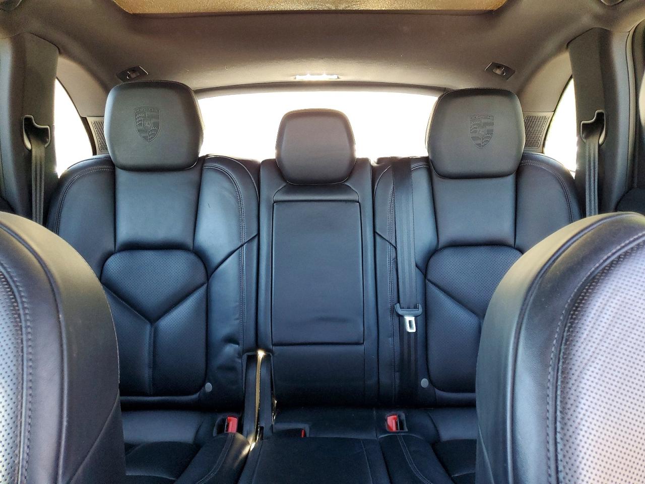 WP1AA2A25HKA81511 · 2017 PORSCHE CAYENNE · 10/14