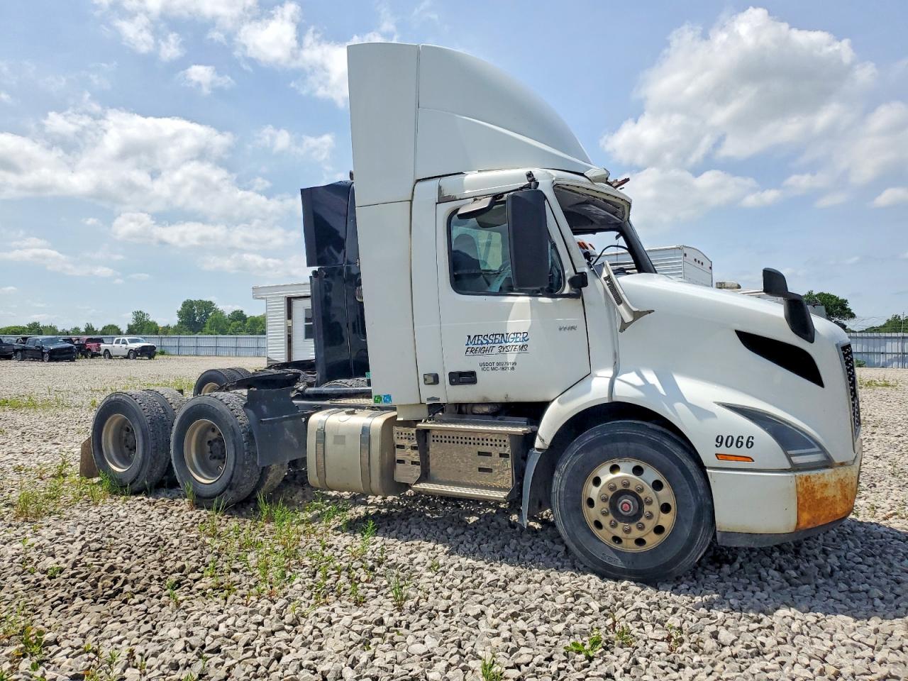 4V4WC9EH3LN241714 · 2020 VOLVO VNR