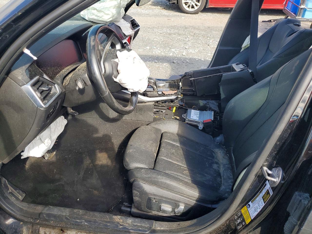 3MW5R7J01L8B08007 · 2020 BMW 330XI · 7/13