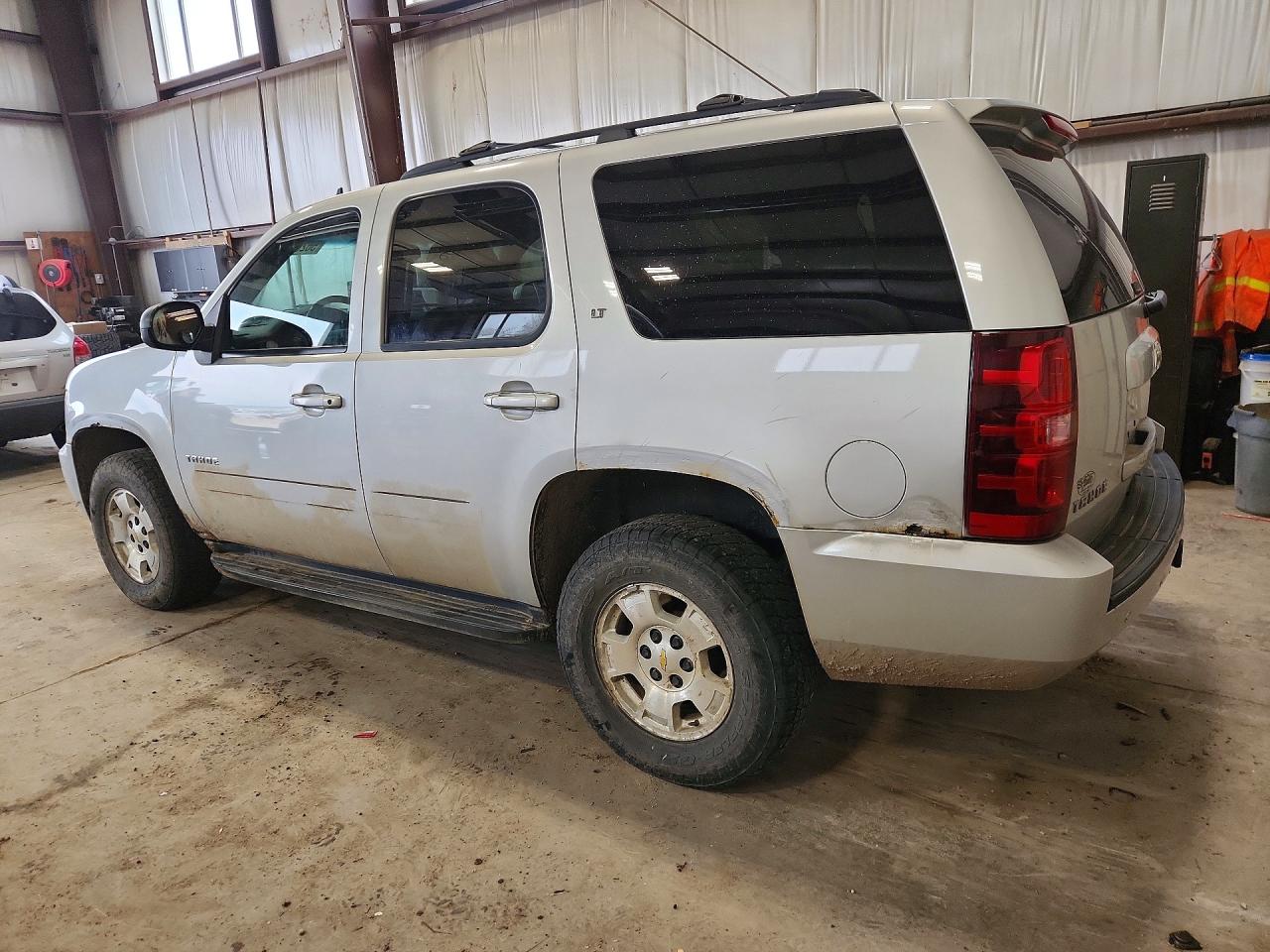 1GNUKBE01AR140725 · 2010 CHEVROLET TAHOE · 2/13