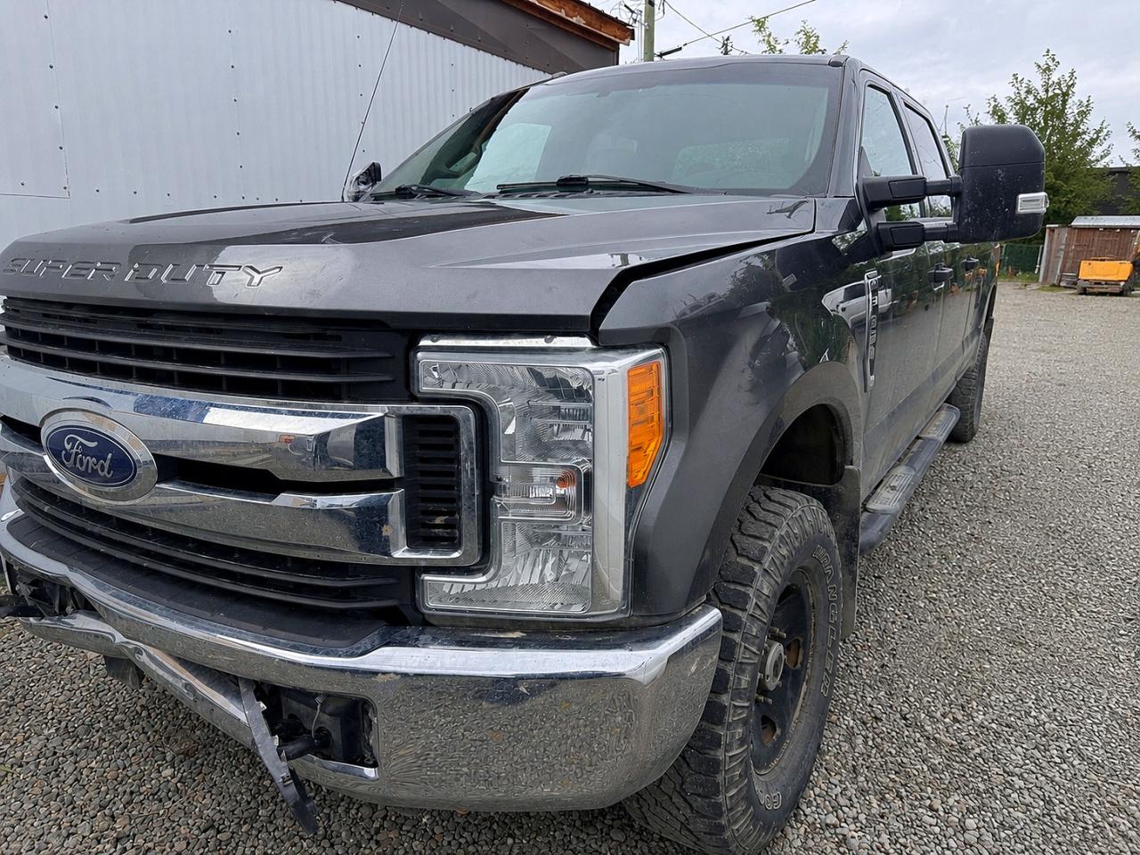 1FT8W3B68HEB20132 · 2017 FORD F350