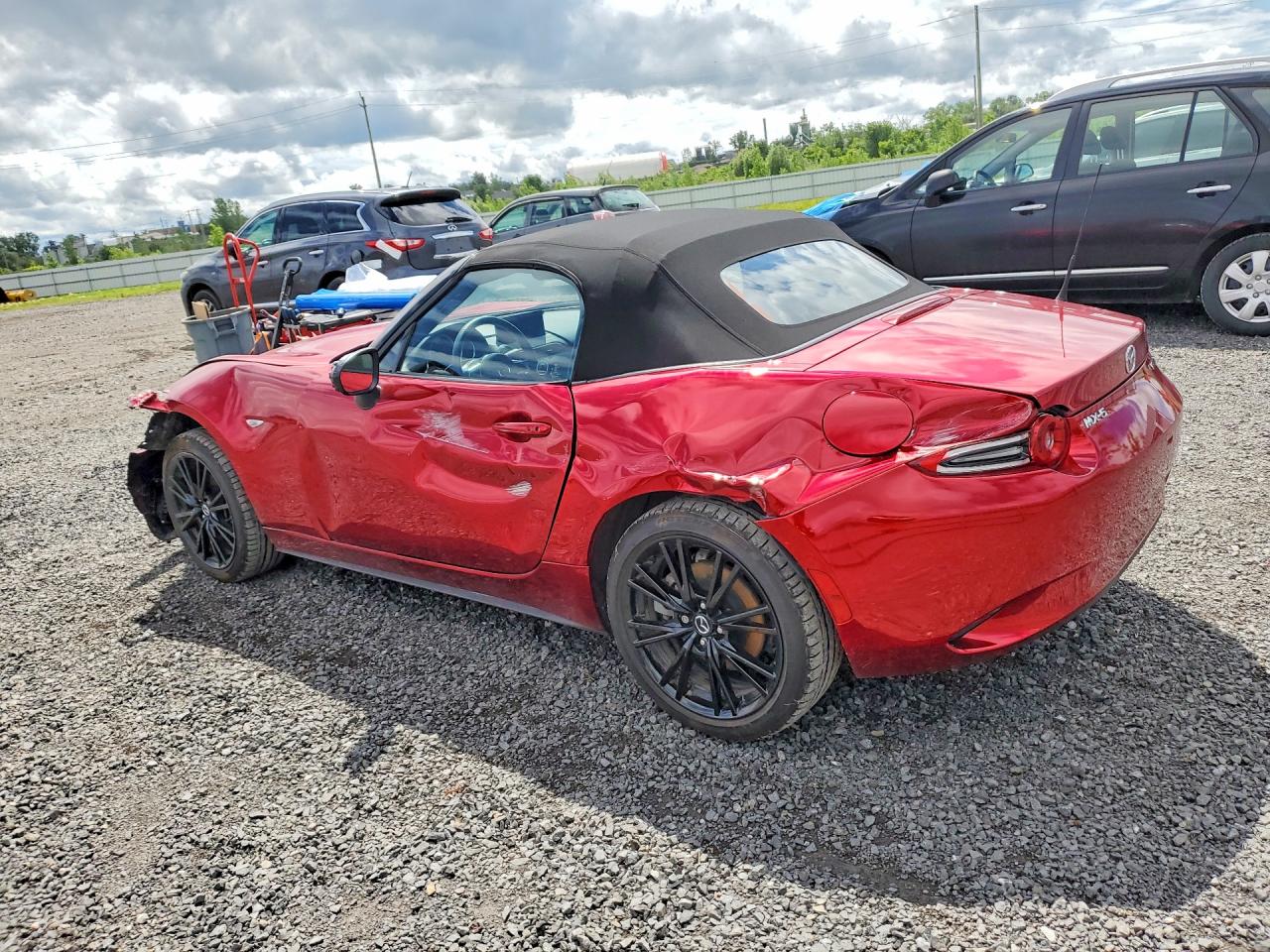 JM1NDAC73S0657337 · 2025 MAZDA MX-5 MIATA · 2/13