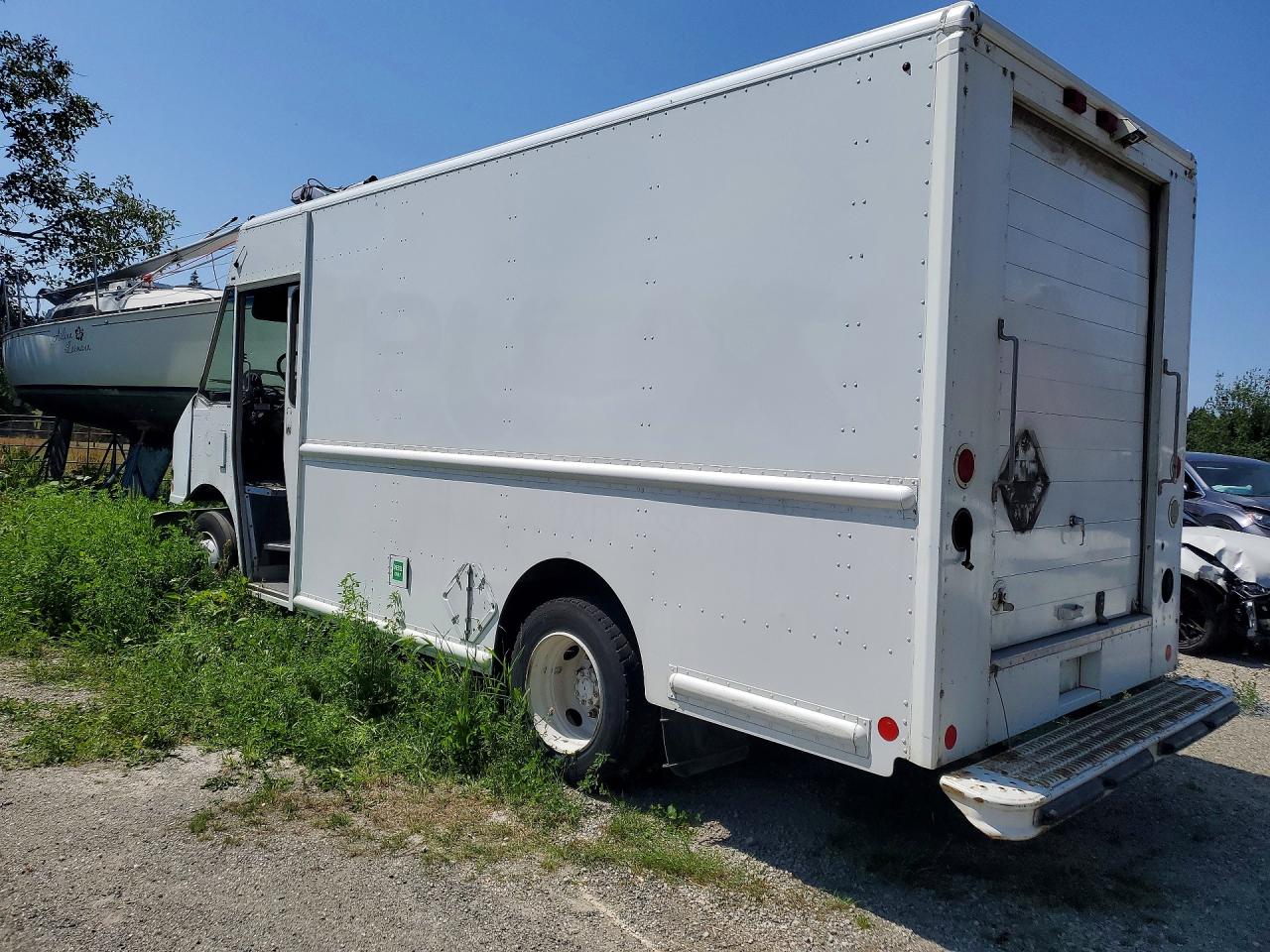 4UZAANDUXDCFE4807 · 2013 FREIGHTLINER CHASSIS · 2/10