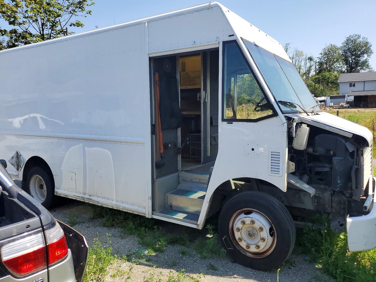 4UZAANDUXDCFE4807 · 2013 FREIGHTLINER CHASSIS · 4/10