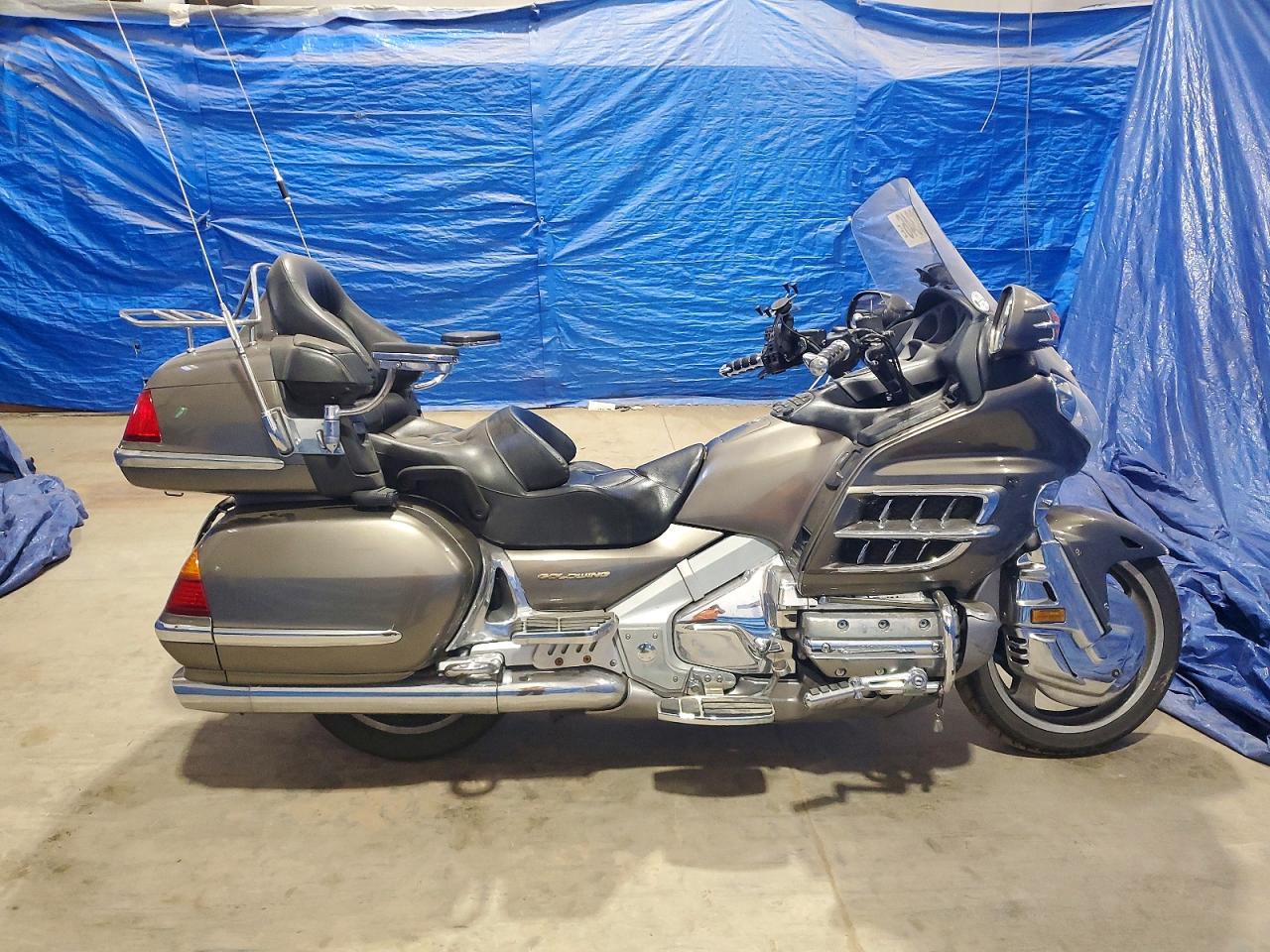 2004 HONDA GL1800