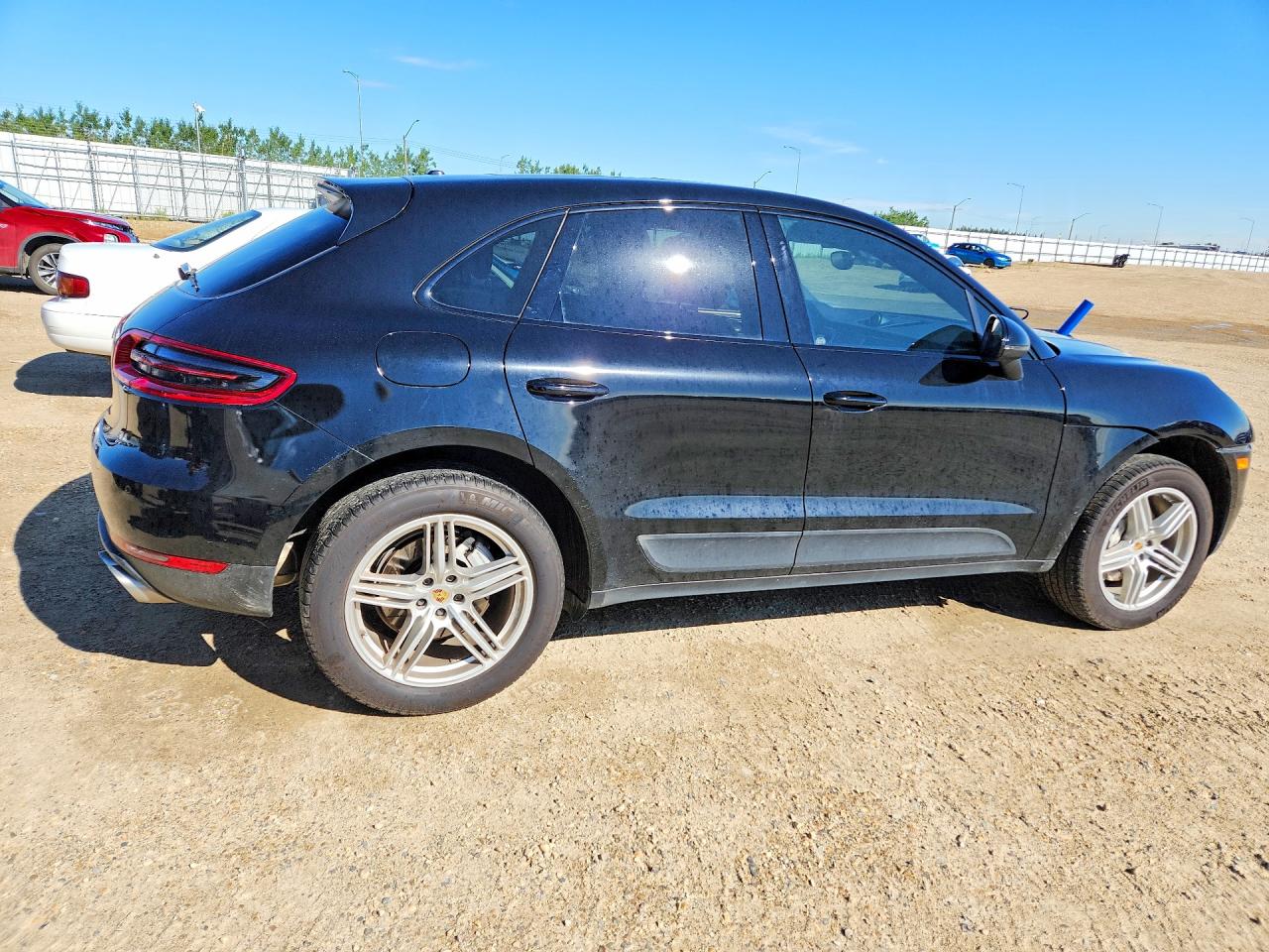 WP1AB2A53JLB31989 · 2018 PORSCHE MACAN · 3/14