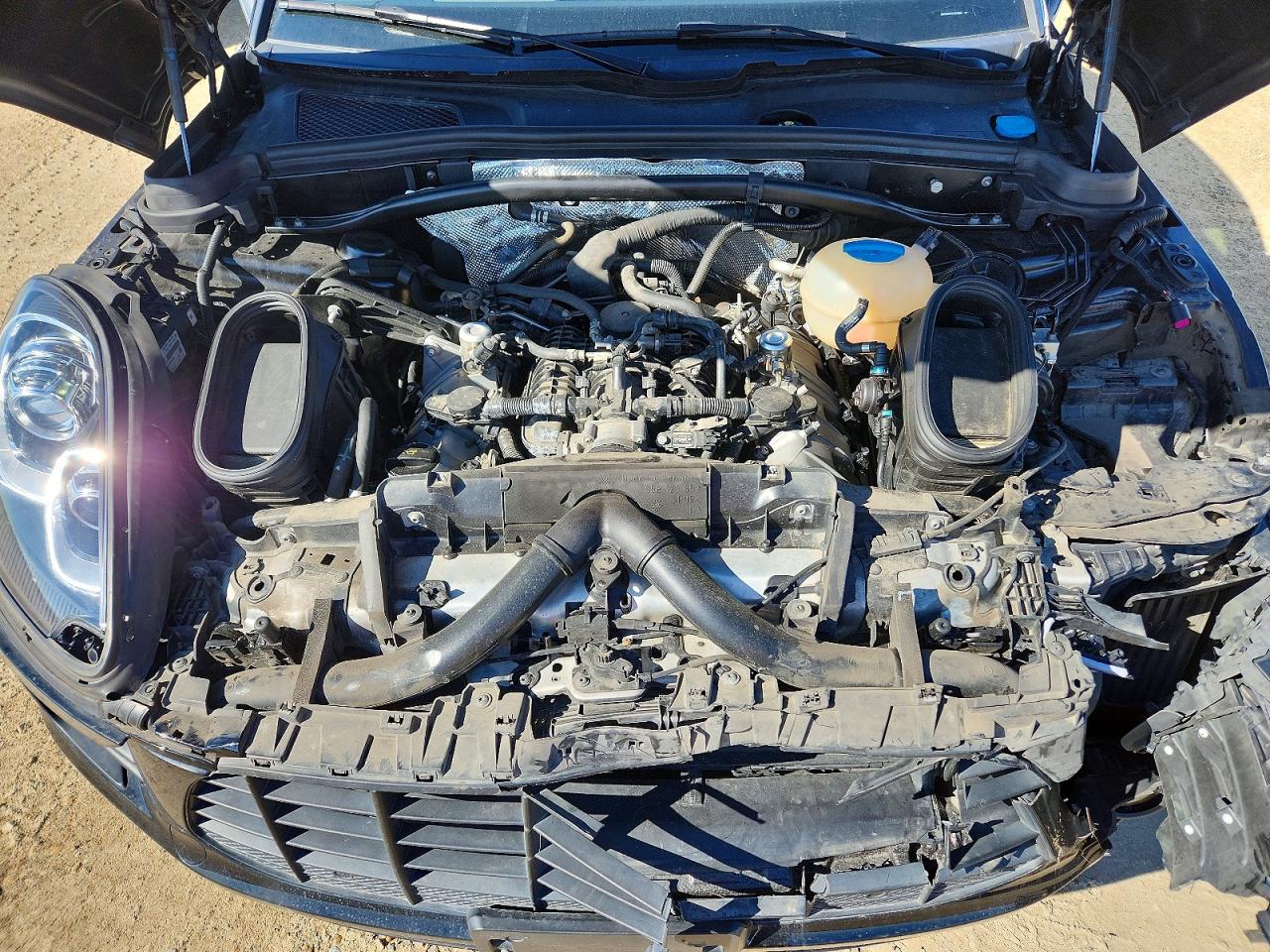 WP1AB2A53JLB31989 · 2018 PORSCHE MACAN · 12/14