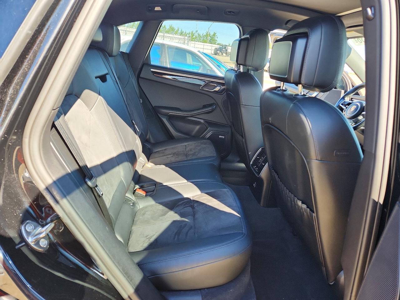 WP1AB2A53JLB31989 · 2018 PORSCHE MACAN · 11/14