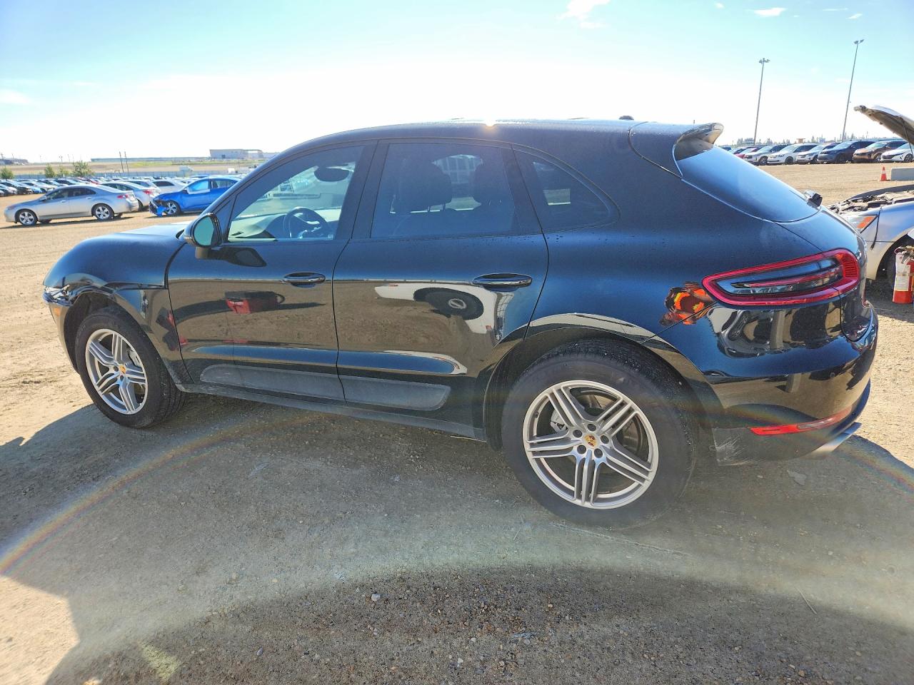 WP1AB2A53JLB31989 · 2018 PORSCHE MACAN · 2/14