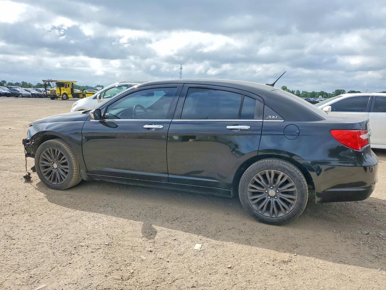 1C3CCBCG7CN218232 · 2012 CHRYSLER 200 · 2/13