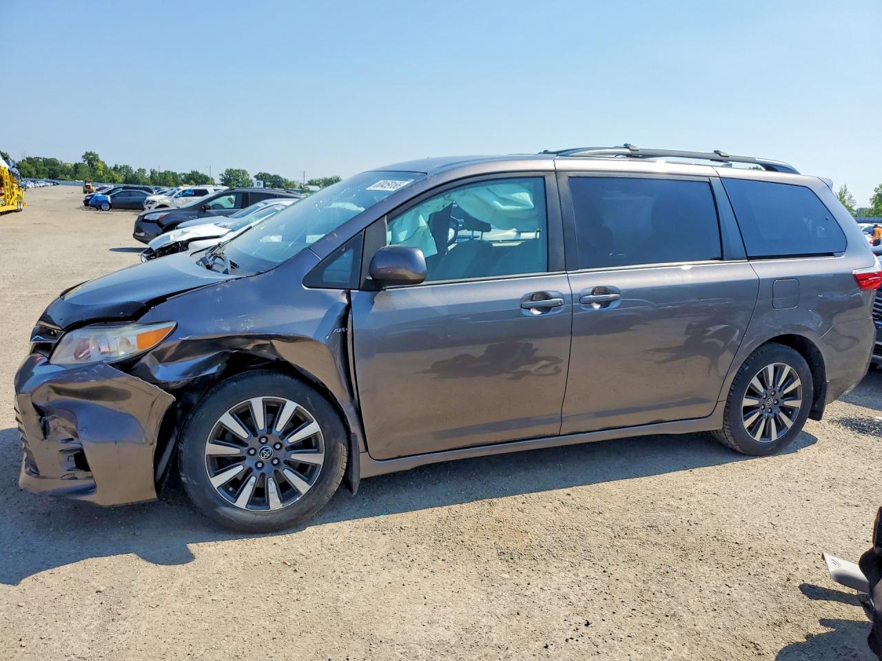5TDJZ3DC1KS212860 · 2019 TOYOTA SIENNA