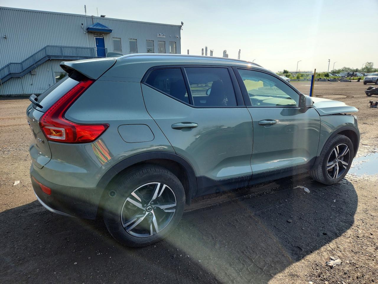YV4L12UV7P2022942 · 2023 VOLVO XC40 · 3/12