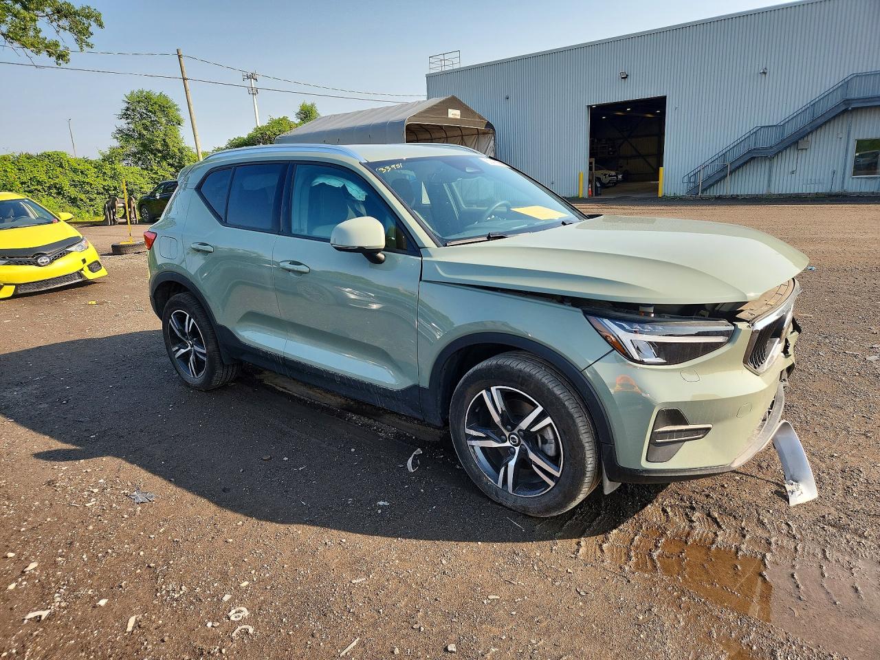 YV4L12UV7P2022942 · 2023 VOLVO XC40 · 4/12