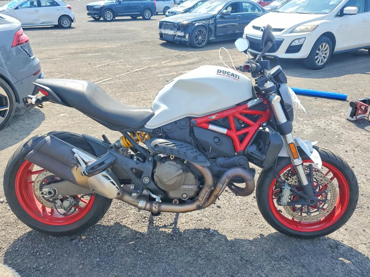 ZDM1RBTS1FB014722 · 2015 DUCATI MONSTER