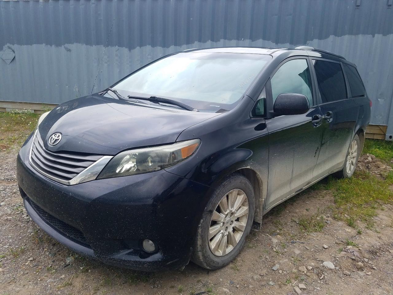 5TDYK3DC1BS136107 · 2011 TOYOTA SIENNA