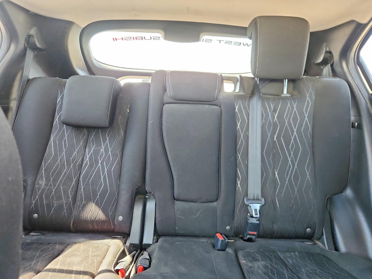 JA4AT4AA4JZ608198 · 2018 MITSUBISHI ECLIPSE CROSS · 10/13
