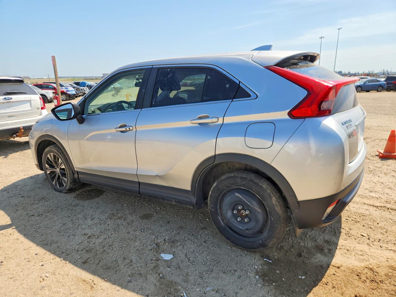JA4AT4AA4JZ608198 · 2018 MITSUBISHI ECLIPSE CROSS · 2/13