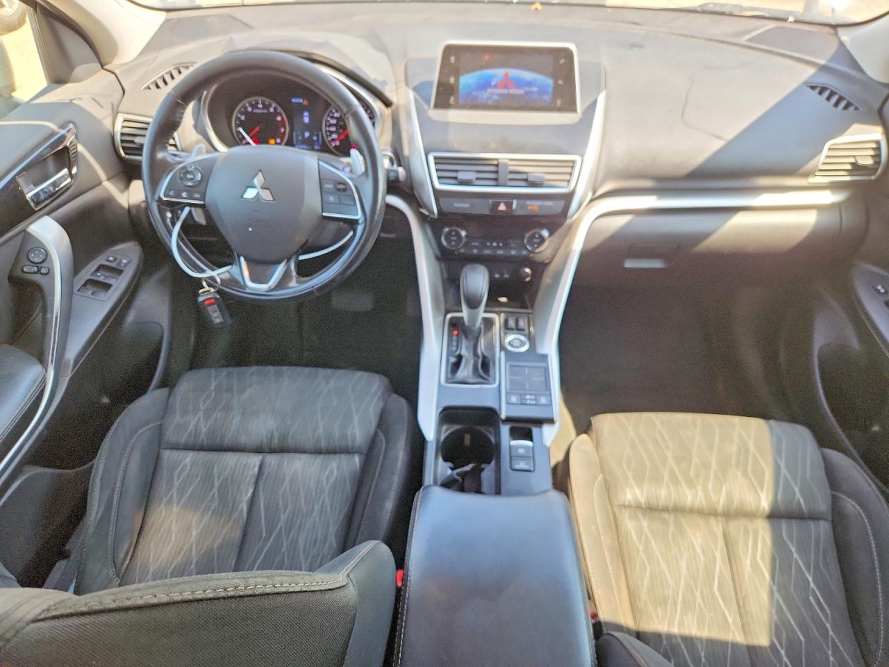 JA4AT4AA4JZ608198 · 2018 MITSUBISHI ECLIPSE CROSS · 8/13
