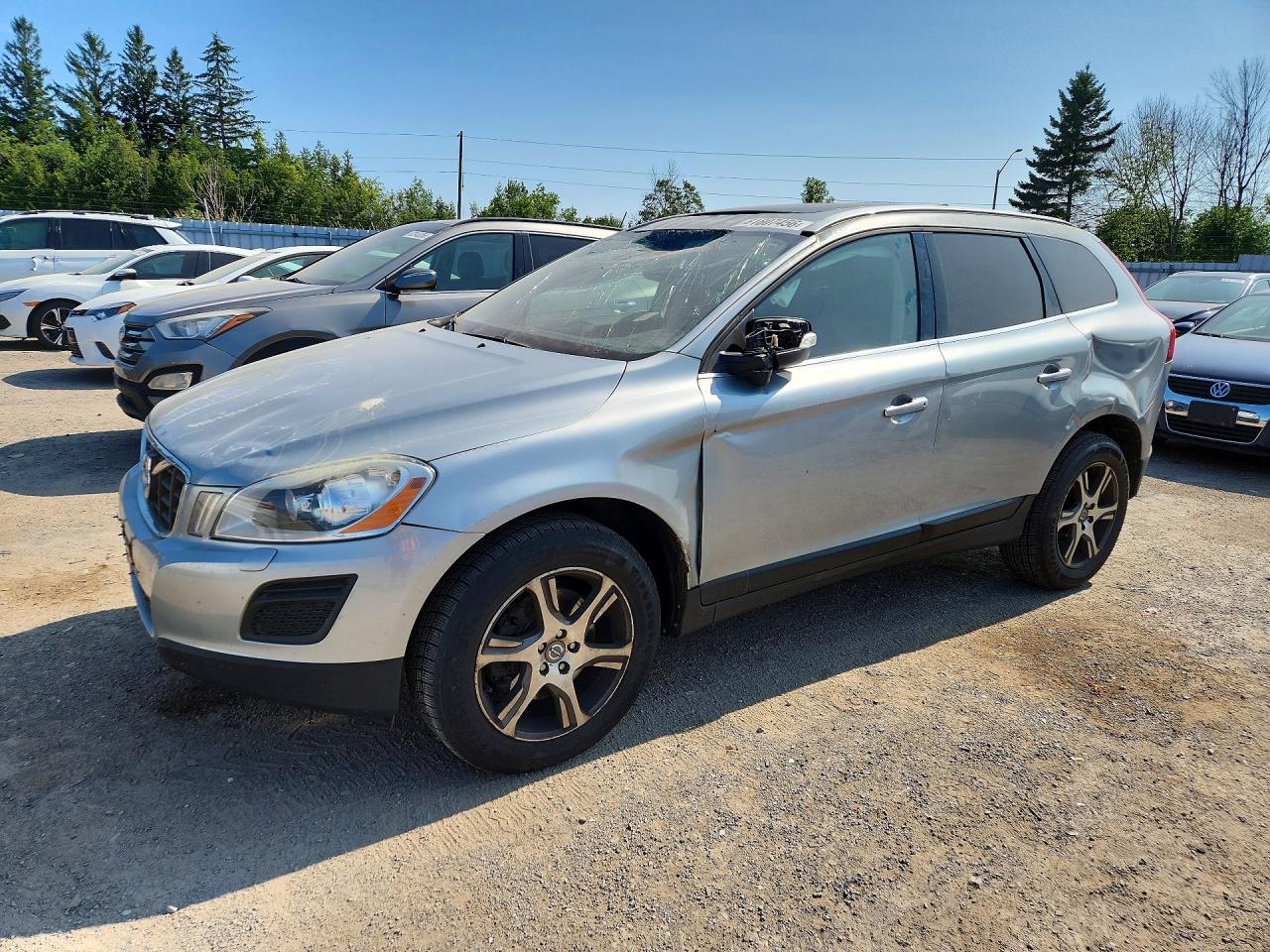 YV4902DZ8B2152267 · 2011 VOLVO XC60