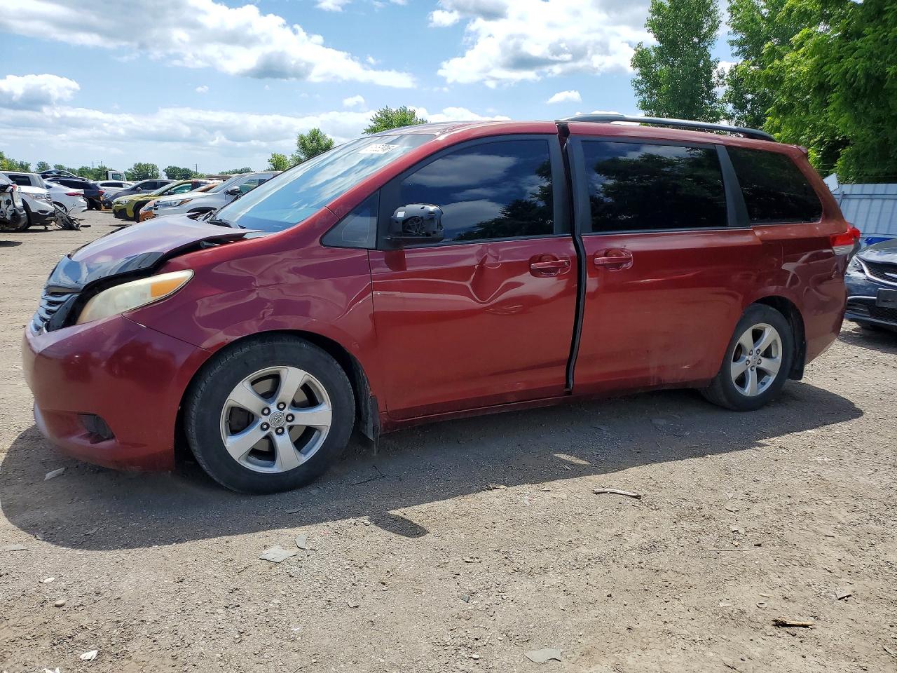 2011 TOYOTA SIENNA
