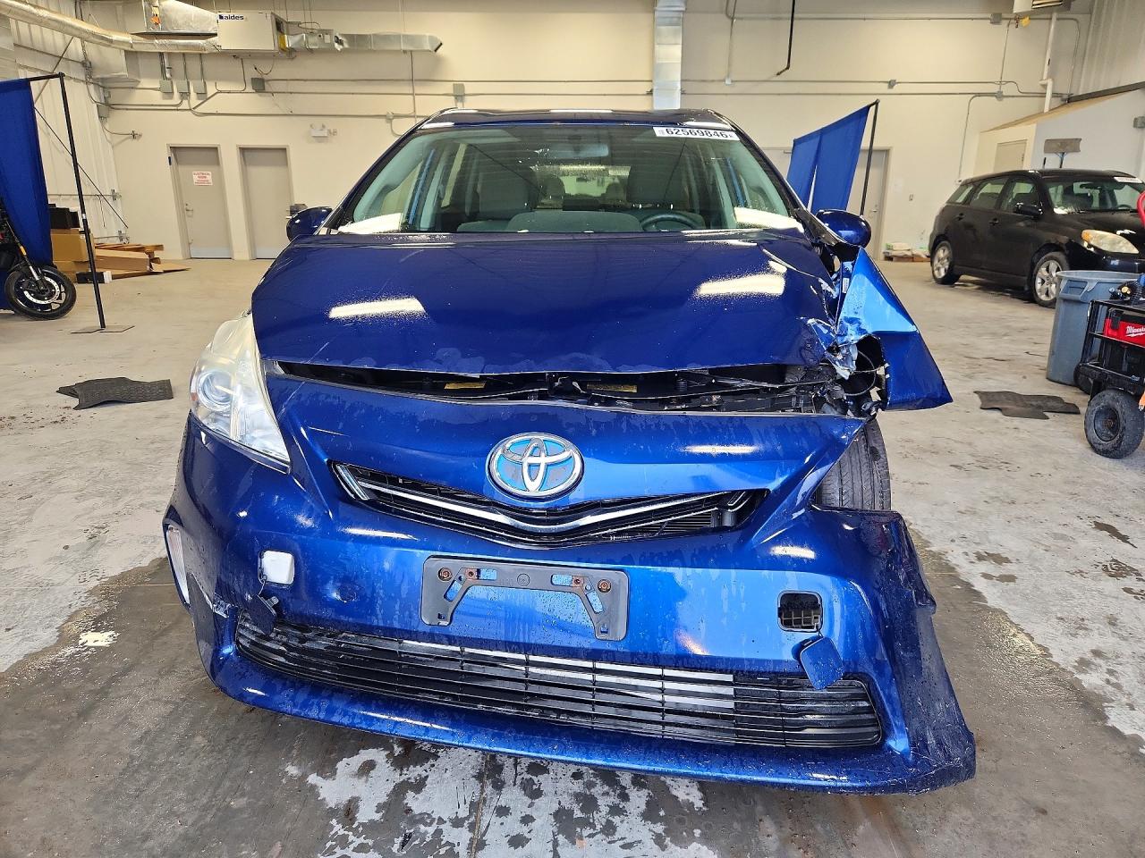 JTDZN3EU9E3312295 · 2014 TOYOTA PRIUS V · 5/13