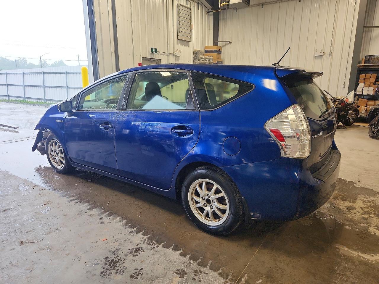 JTDZN3EU9E3312295 · 2014 TOYOTA PRIUS V · 2/13