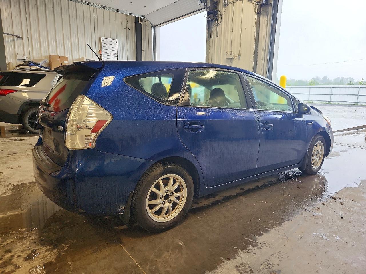 JTDZN3EU9E3312295 · 2014 TOYOTA PRIUS V · 3/13
