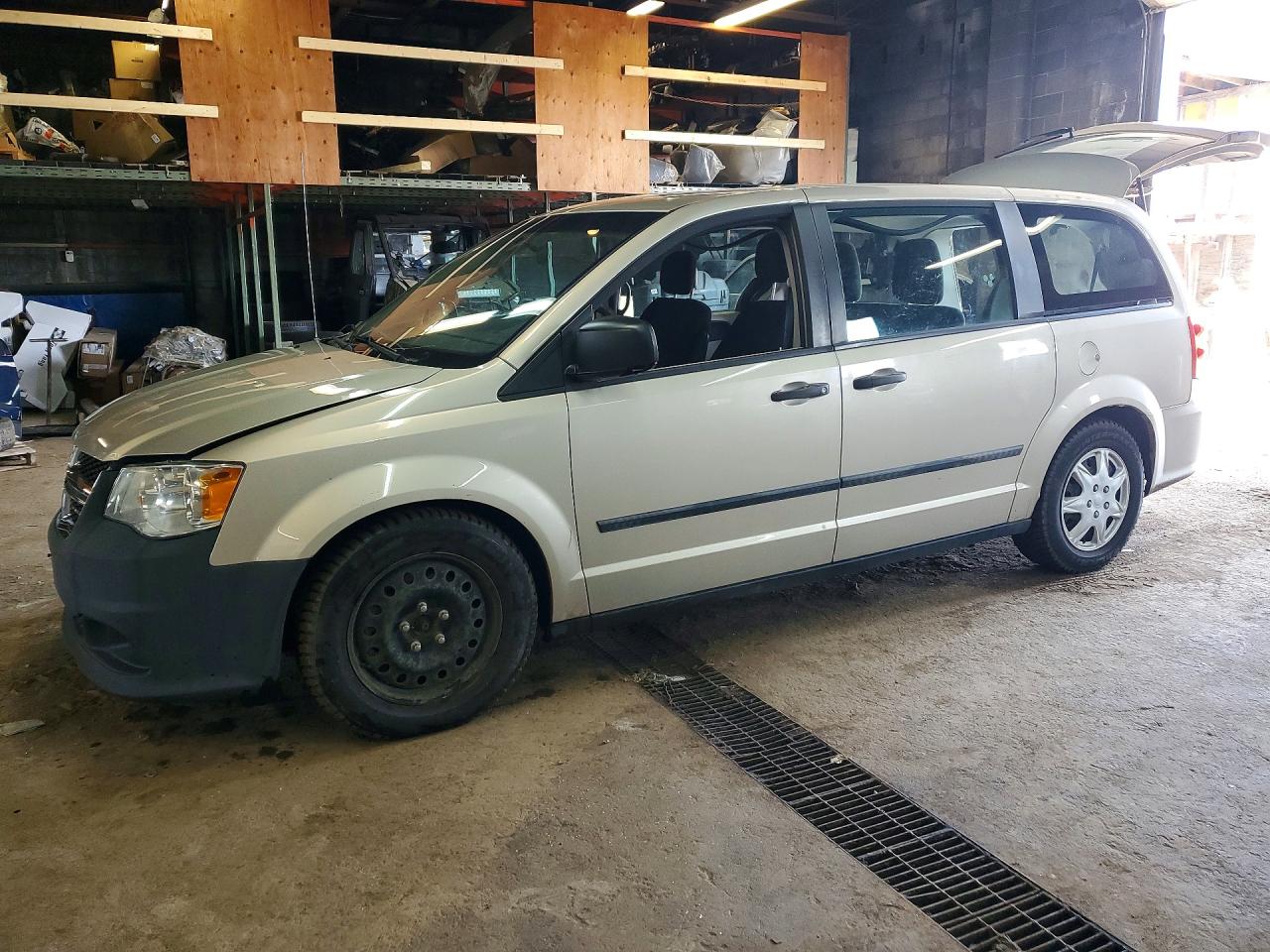 2C4RDGBGXFR567698 · 2015 DODGE GRAND CARAVAN