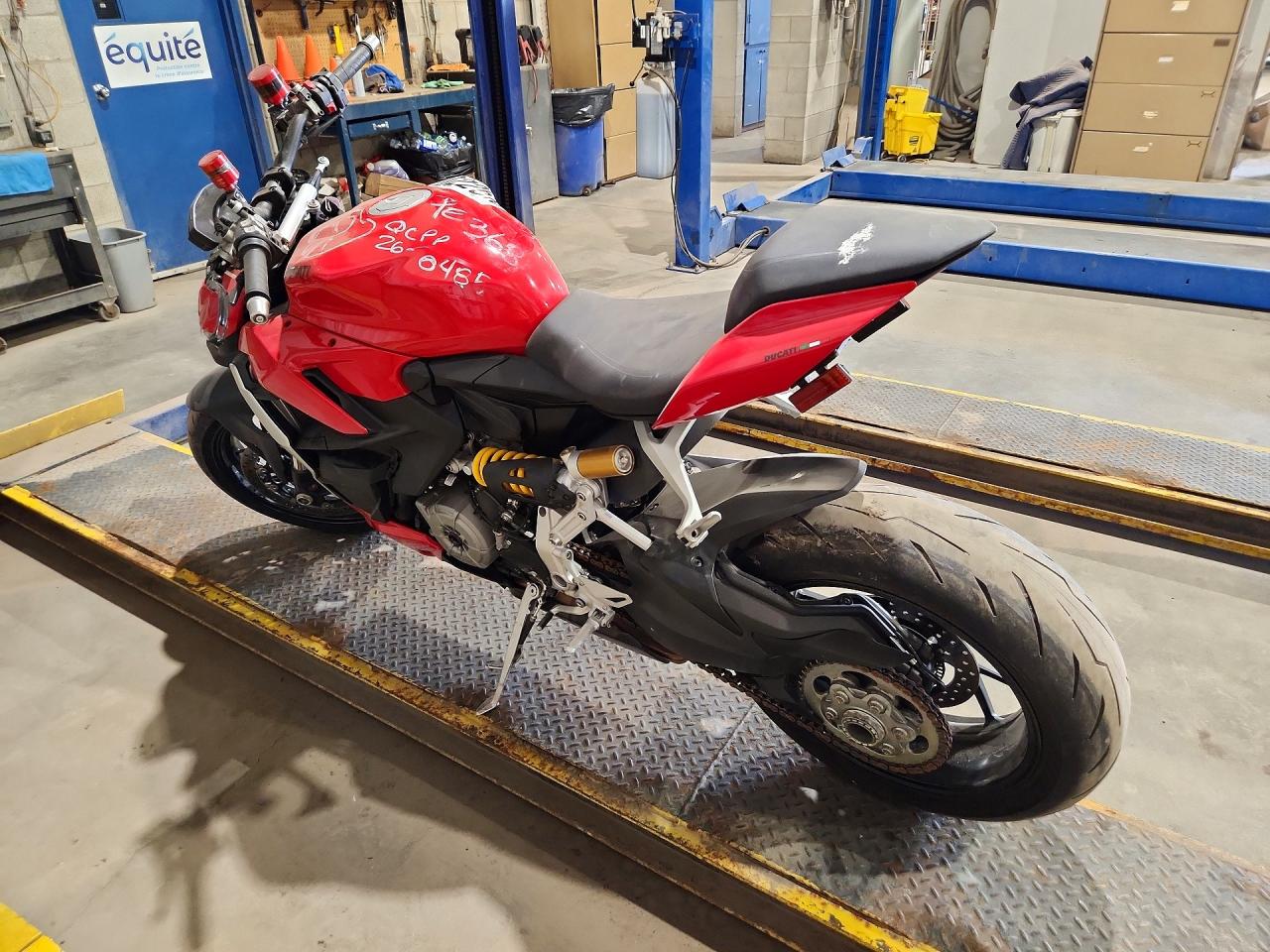 ZDMFAKYW2NB002814 · 2022 DUCATI STREETFIGHTER · 2/12