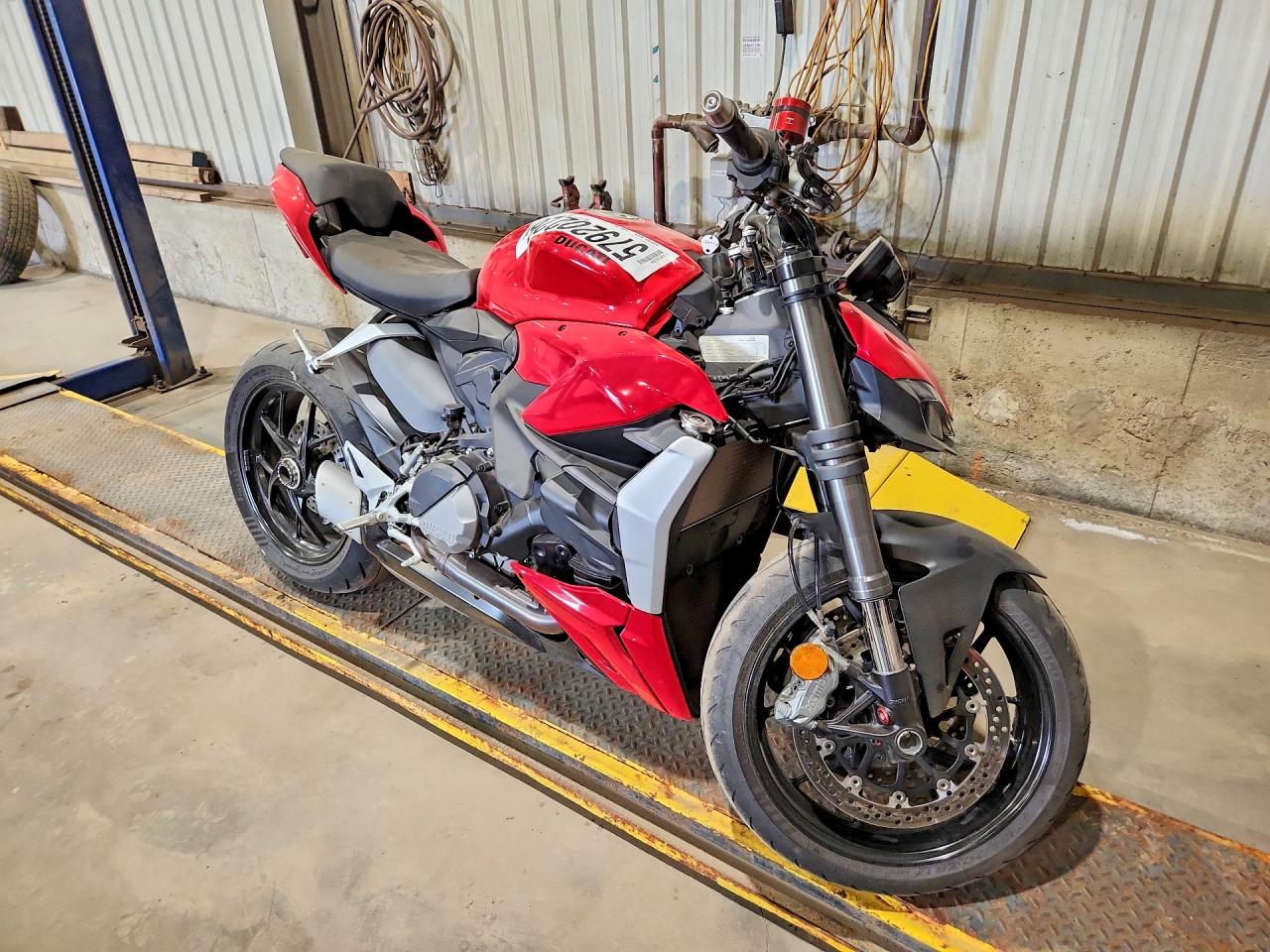 ZDMFAKYW2NB002814 · 2022 DUCATI STREETFIGHTER · 4/12
