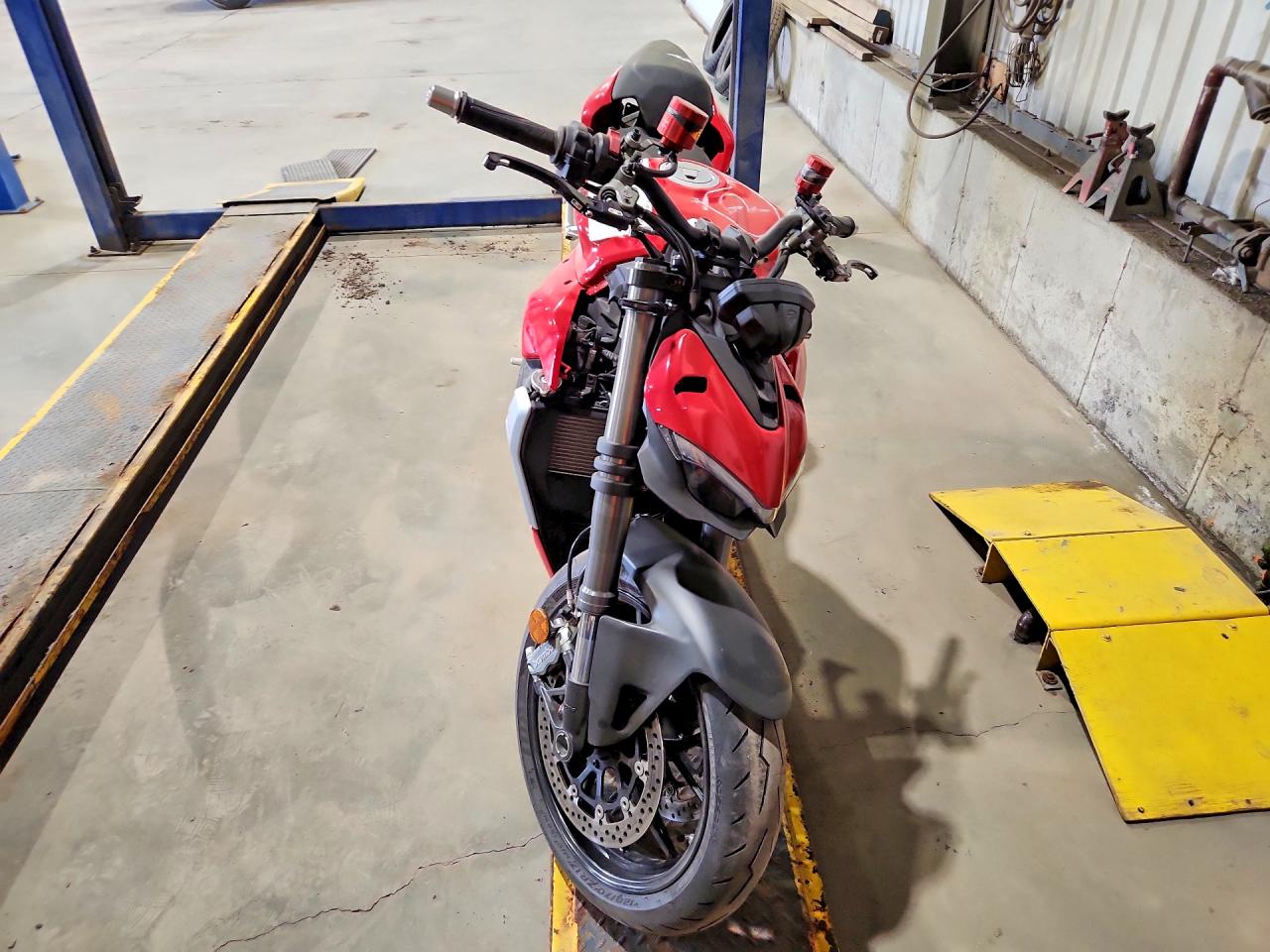 ZDMFAKYW2NB002814 · 2022 DUCATI STREETFIGHTER · 5/12