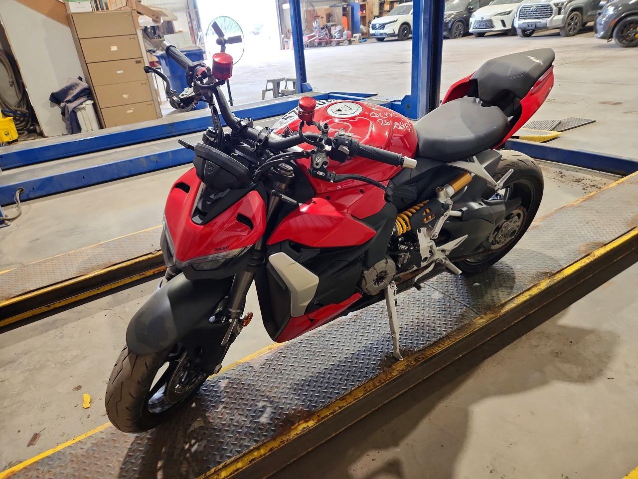 ZDMFAKYW2NB002814 · 2022 DUCATI STREETFIGHTER