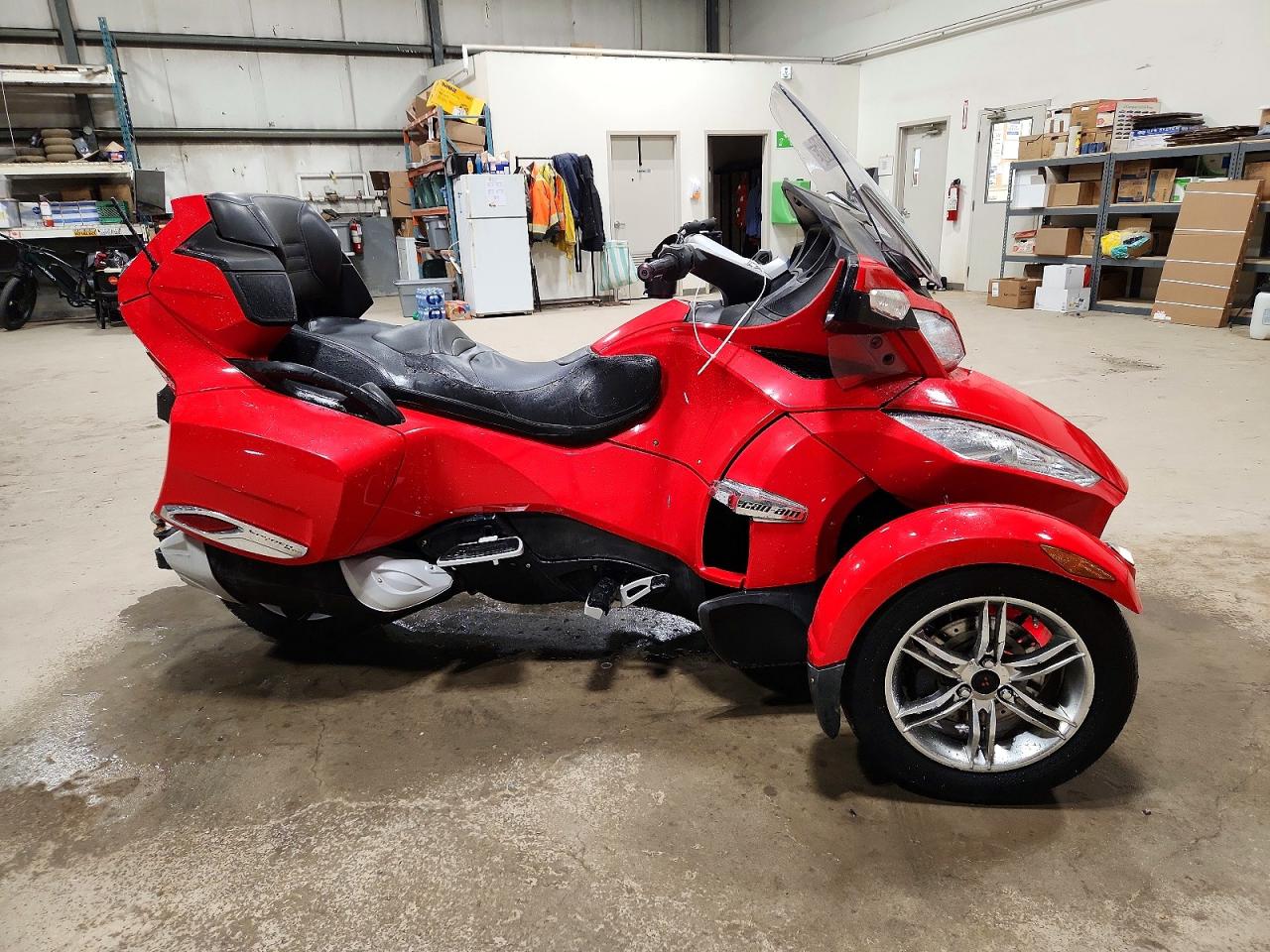 2BXJBHC10BV000677 · 2011 CAN-AM SPYDER ROADSTER