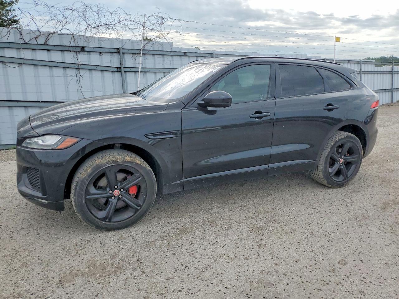 SADCM2FV5JA293930 · 2018 JAGUAR F-PACE