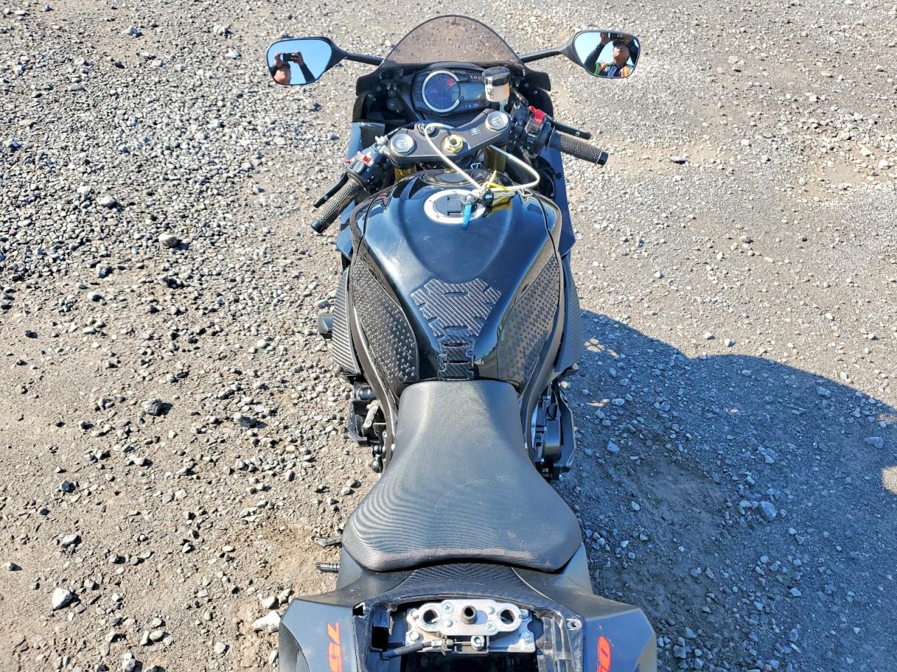 JS1GR7MA3K7100842 · 2019 SUZUKI GSX-R750 · 6/10