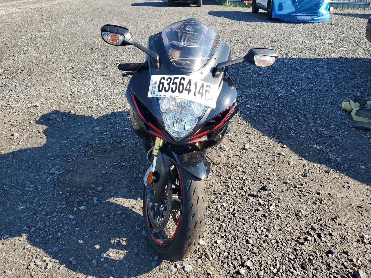 JS1GR7MA3K7100842 · 2019 SUZUKI GSX-R750 · 2/10
