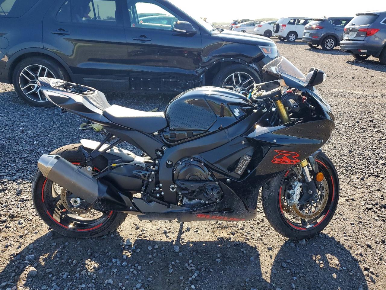 JS1GR7MA3K7100842 · 2019 SUZUKI GSX-R750