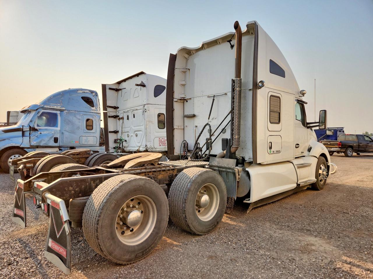 1XKYDP9X3JJ996099 · 2018 KENWORTH CONSTRUCTION · 3/14