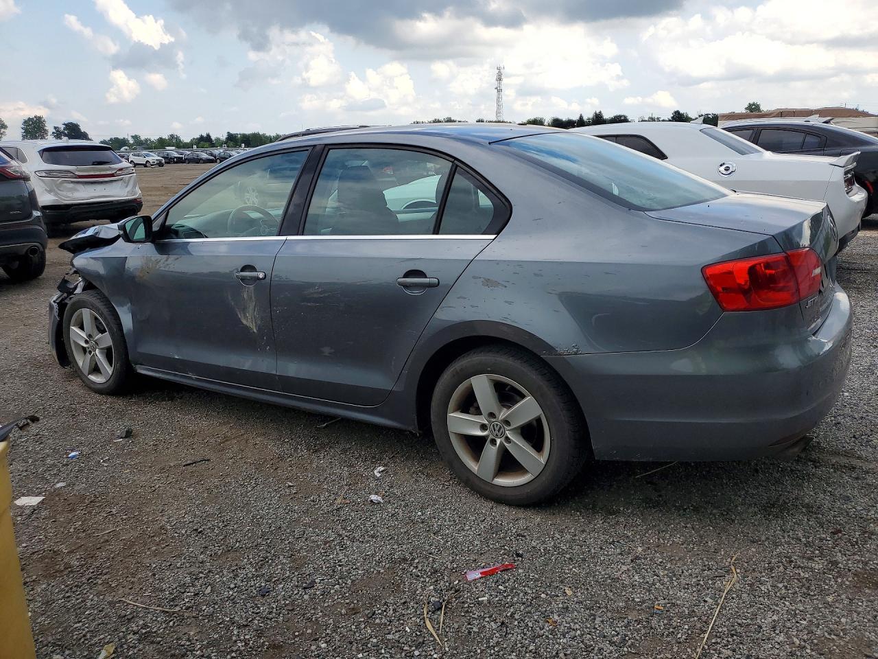 3VWDL7AJ2EM357724 · 2014 VOLKSWAGEN JETTA · 2/12