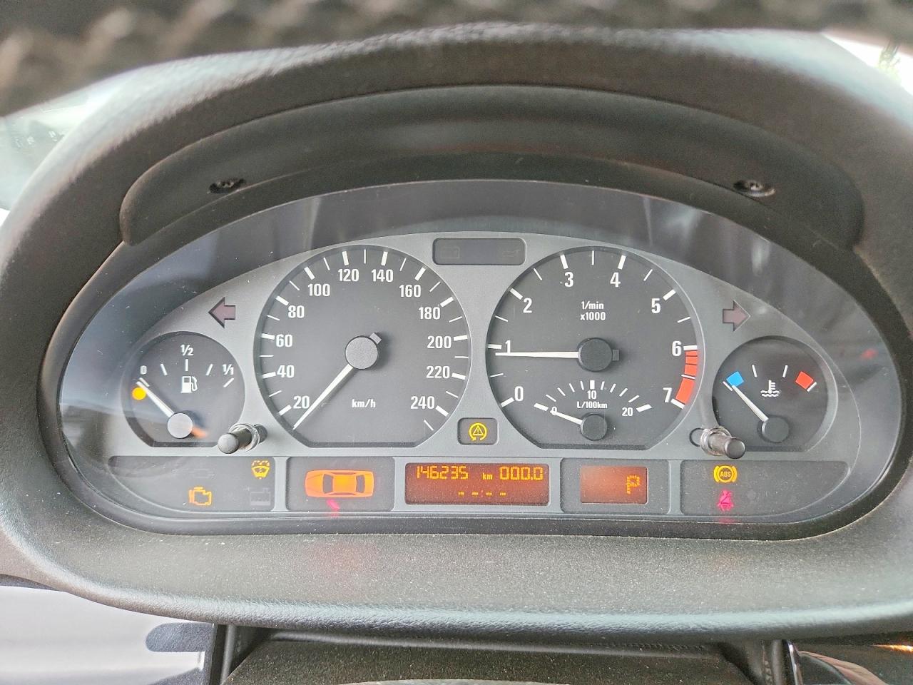 WBAAV334X1FU92182 · 2001 BMW 325 · 9/12