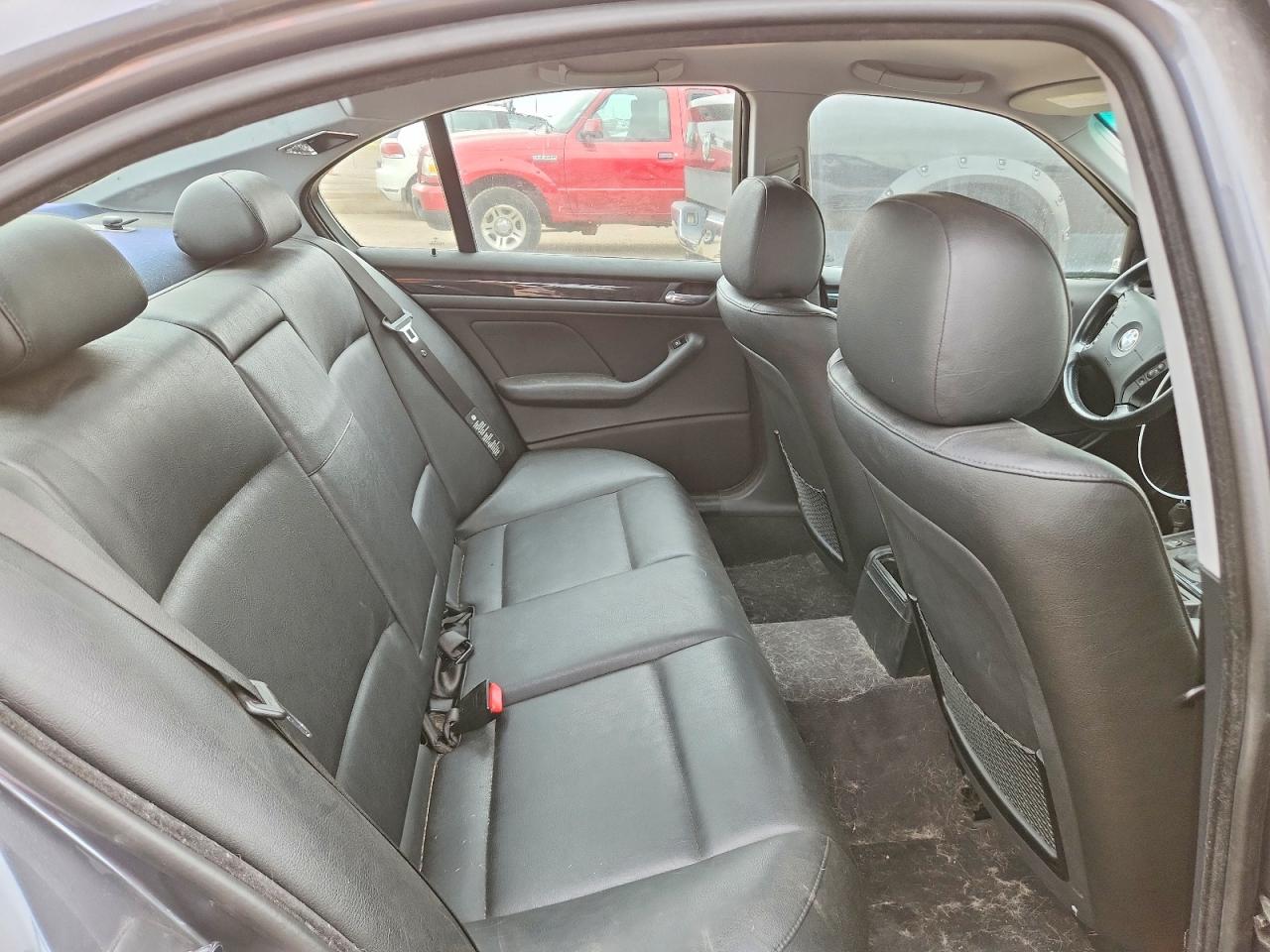 WBAAV334X1FU92182 · 2001 BMW 325 · 10/12
