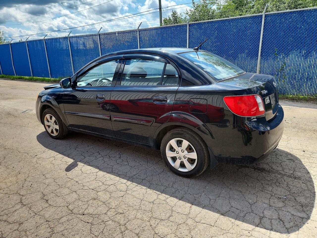 KNADH4B38A6674143 · 2010 KIA RIO · 2/11
