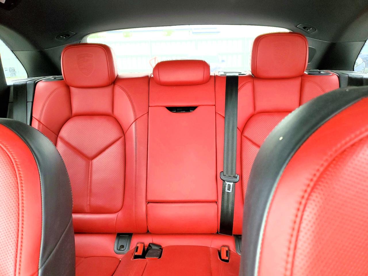 WP1AA2A54JLB11351 · 2018 PORSCHE MACAN · 10/13